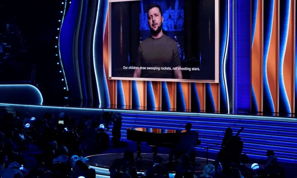 Στα Grammy ο Ζελένσκι: «Οι δικοί μας μουσικοί φοράνε αλεξίσφαιρα αντί για σμόκιν»